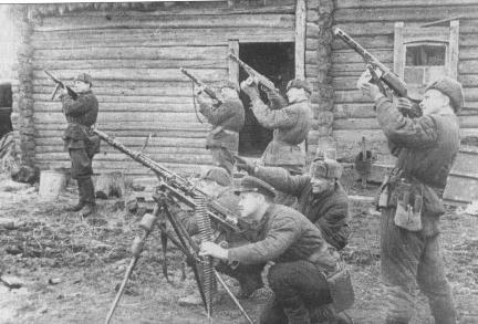 Staged anti-aircraft drill with MG34, MP40 & PPShs